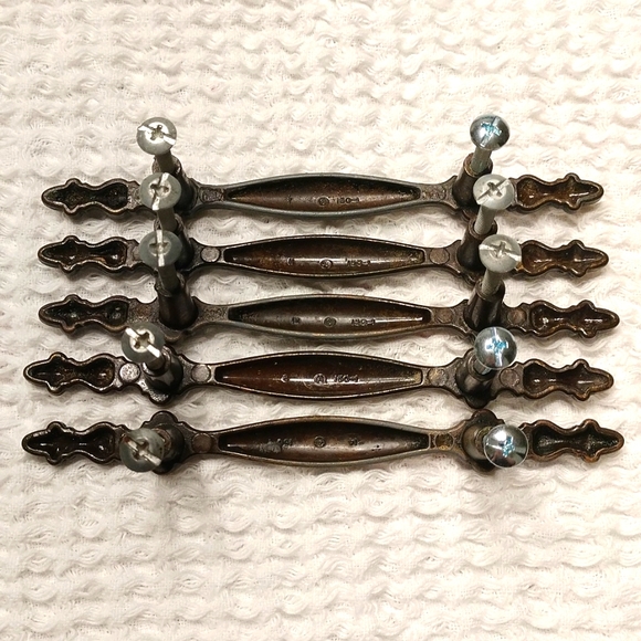 ⚜️ Vintage Amerock Cabinet Pulls - Set of 5 - Picture 7 of 8